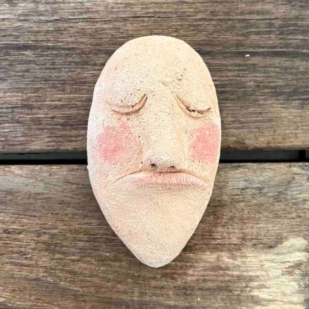 Fjasefjes, skulptur vegg, keramikk ca 9-13 cm (416)