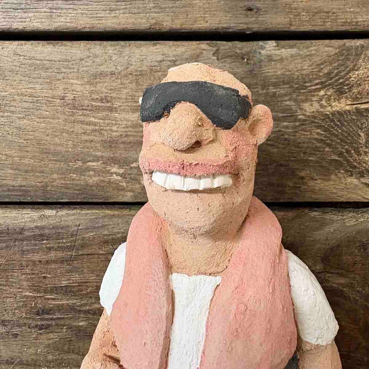 Georg, keramikk-skulptur på tresokkel 31 cm