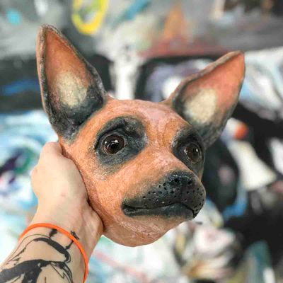 Hund, skulptur vegg 21x21 cm