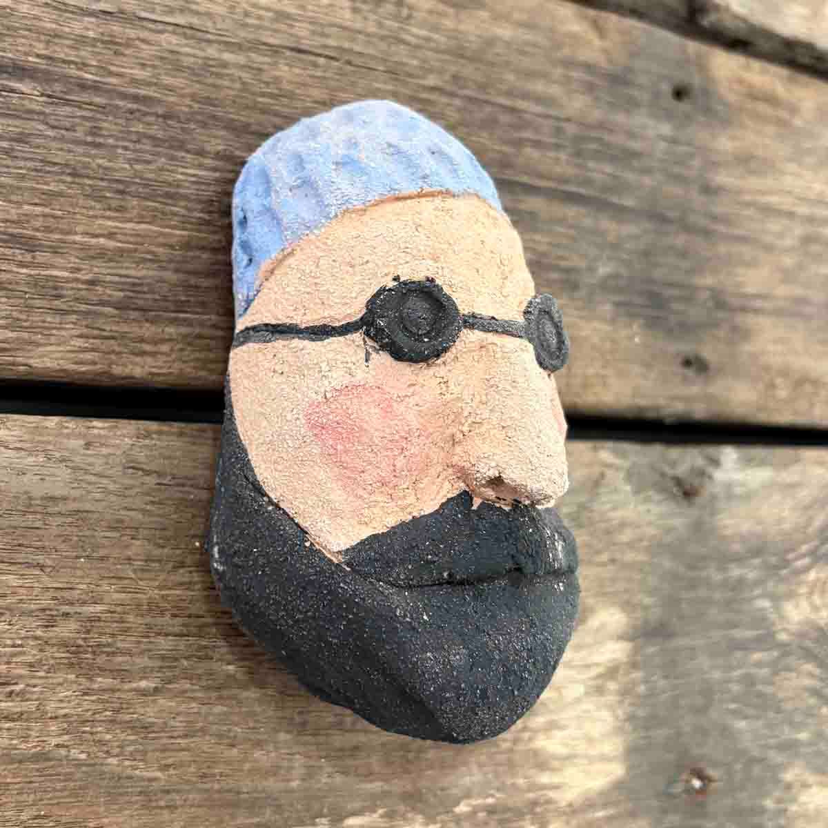 Fjasefjes, skulptur vegg, keramikk ca 9-13 cm (422)