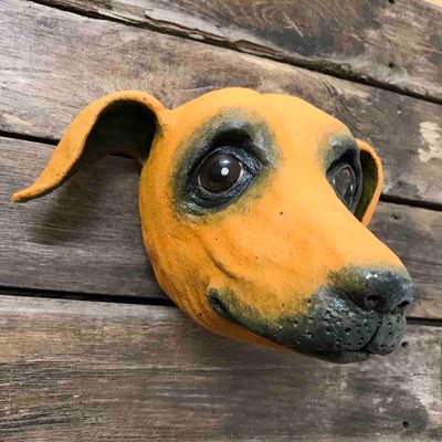 Hund, skulptur vegg 15x23 cm