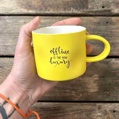 Offline is the new luxury, kopp porselen 7 cm (gul)